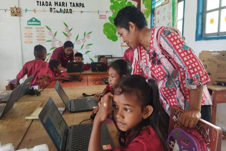 Teknologi Digital Tanpa Internet untuk Asesmen Sekolah: Mudah dan Ekonomis