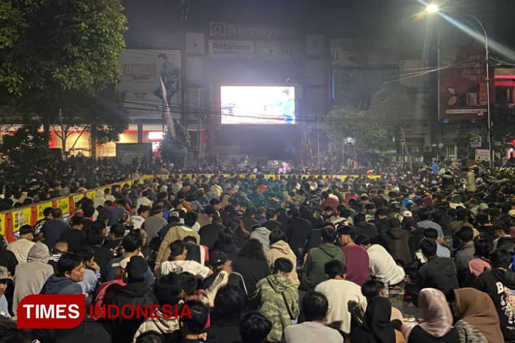 Warga Kota Malang Rela Nobar Dijalanan Demi Dukung Timnas Indonesia U-23