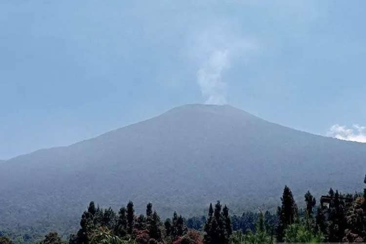 Aktivitas Vulkanik Gunung Slamet Meningkat, Zona Bahaya Diperluas