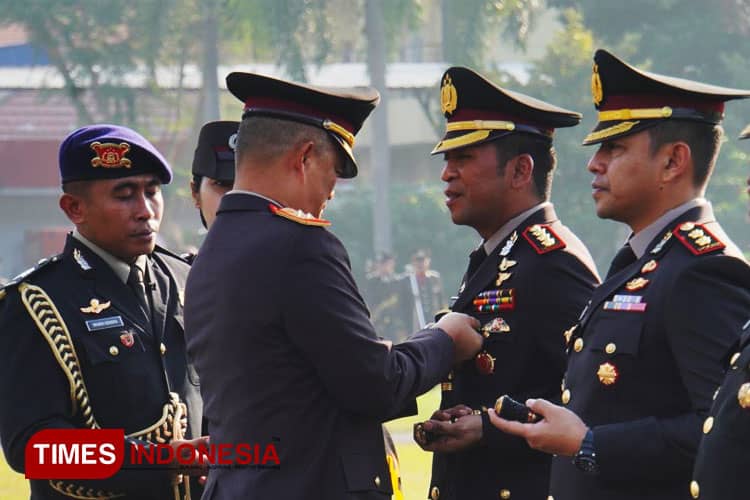 Kapolresta Sidoarjo Dapatkan Pin Emas Kapolri di Hari Lahir Pancasila