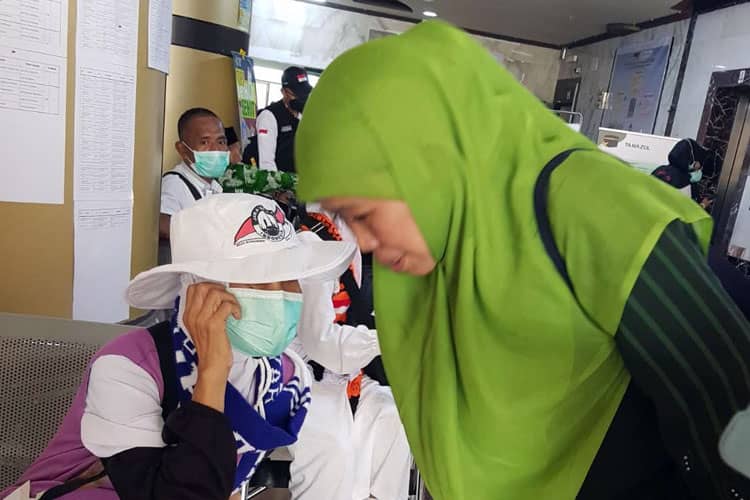Khofifah Indar Parawansa's Commitment to Pilgrim Health Care during Hajj 2024