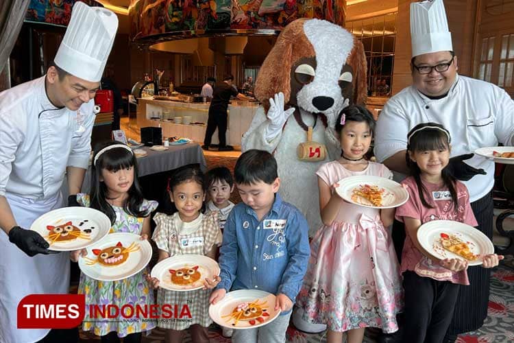 Menghias Kue Karakter Bersama Pastry Chef Ciputra Hotel Surabaya