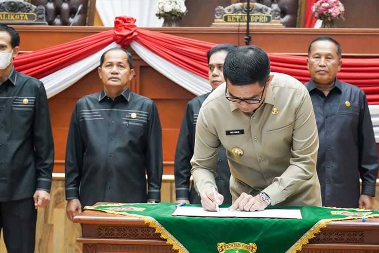 Wali Kota Samarinda Andi Harun Tandatangani Persetujuan Bersama RPJPD 2025-2045