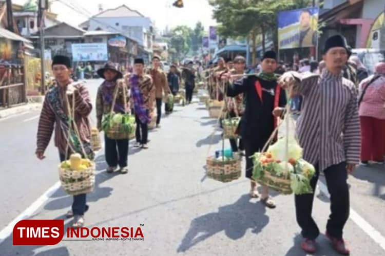 Warga Tulungrejo Kota Batu Laksanakan Atur Pingsungsung