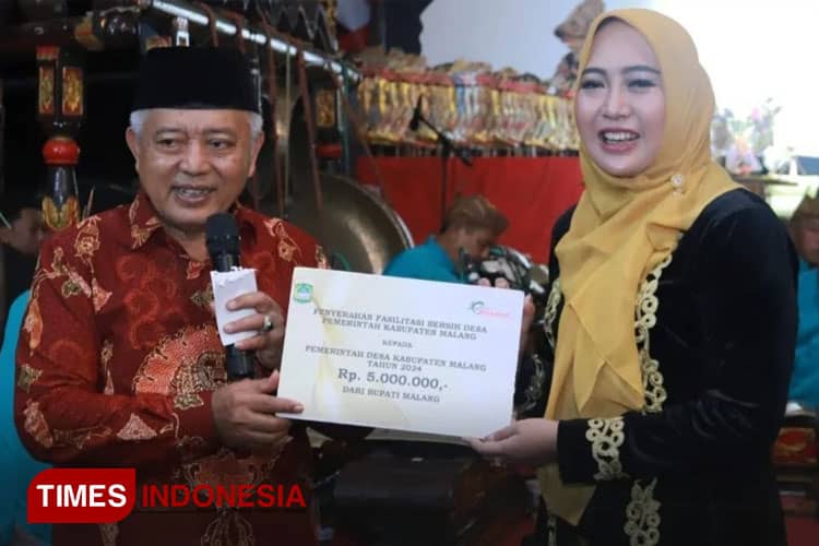 Geliat Bersih Desa Jelang Pilkada, Bupati Malang Rajin Bawa Bantuan