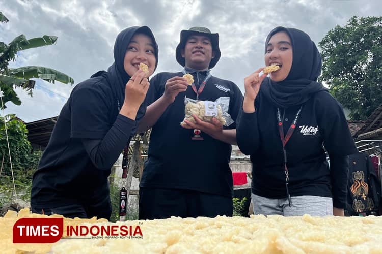 Cicipi Kriuk Manisnya Rengginang Gula Merah, Camilan Khas Pendarungan Banyuwangi