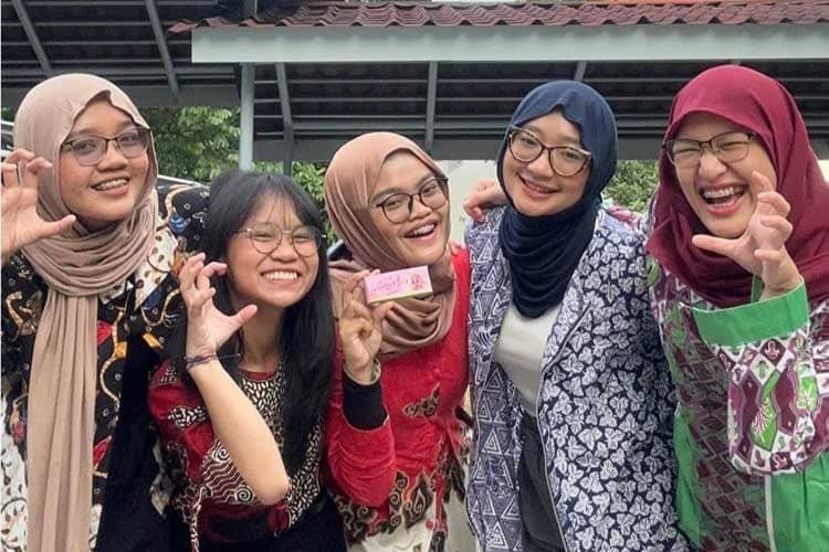 Mahasiswa UGM Cipta Permen Karet dari Ekstrak Kulit  Buah Naga untuk Angkat Plak Gigi