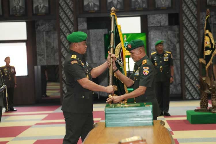 Resmi Dijabat Mayjen Muhammad Zamroni, Tongkat Komando Pangdam IX/Udayana Berpindah