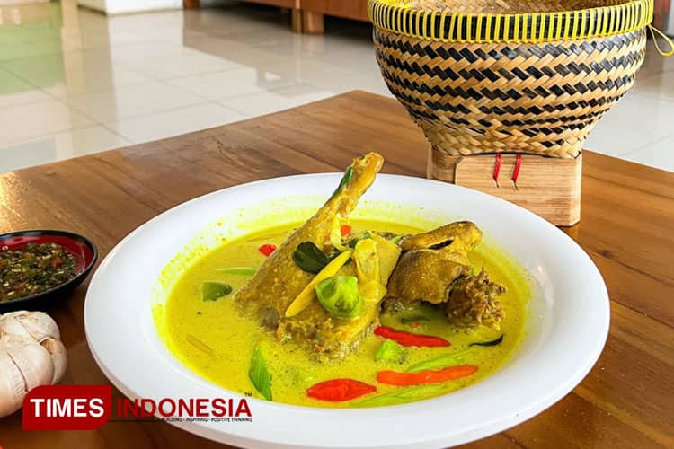 Bebek Kuah Santan yang Jadi Menu Andalan Rumah Makan Nasi Mayor