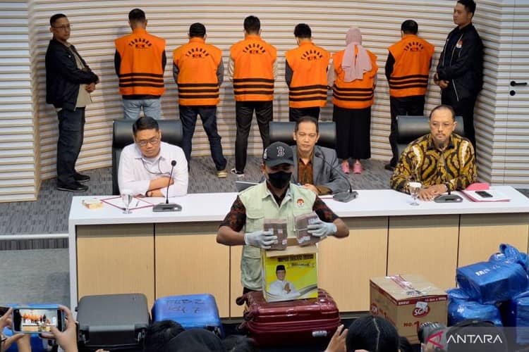 INFO GRAFIK: Dugaan Korupsi yang Menjerat Gubernur KalselSahbirin Noor