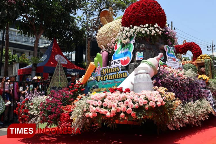 Batu Art Flower Carnival Bikin Wisatawan Terbengong