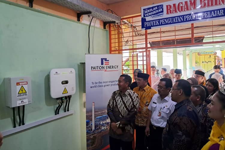 PT Paiton Energy Hadirkan PLTS Atap di Tiga Sekolah, Reduksi Emisi Karbon 0,68 Ton