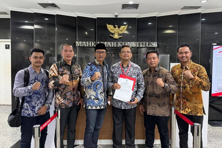 Selisih Lebih dari 5,4 Juta Suara Digugat ke MK, Tim Hukum Khofifah-Emil Siap Kawal Pilihan Warga Jatim