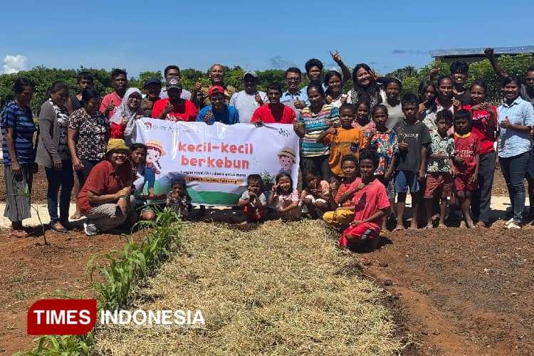 Anak-anak Desa Patawang Sumba Timur Ikut Belajar Menanam di Agrowisata Patawang
