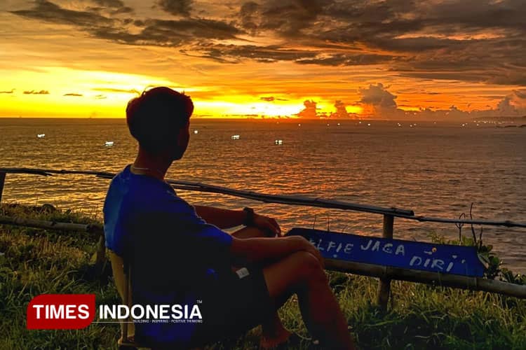 Pantai Karang Bolong Pacitan, Destinasi Ngabuburit Seru Saat Ramadan