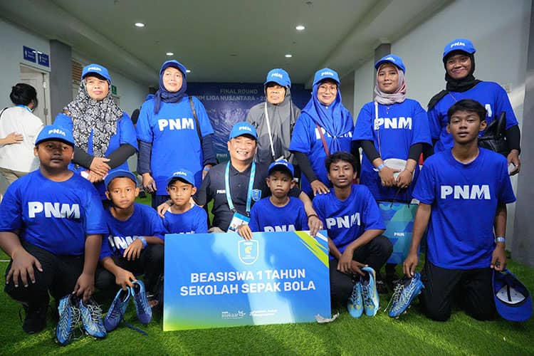 PNM Dukung Mimpi Anak Nasabah Mekaar Melalui Beasiswa Sekolah Sepak Bola