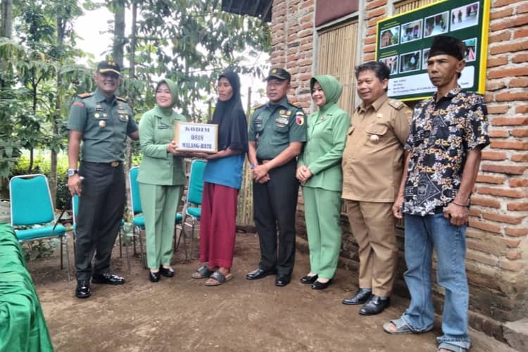 Dandim 0818 Malang-Batu dan Persit KCK Gelar Baksos di Turen