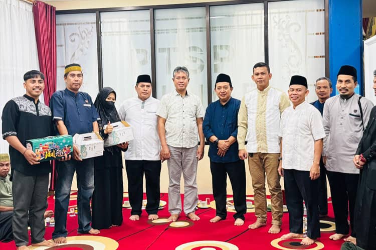 DPMPTSP Bontang Jalin Kebersamaan dengan Buka Bersama Dan Berbagi Keberkahan di Bulan Ramadan.