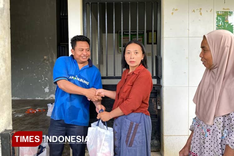KAN Jabung Bagikan Bingkisan Hari Raya kepada Anggota dan Tetangga