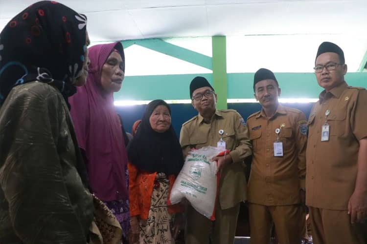 Pemkab Probolinggo Salurkan Bantuan Beras Cadangan Pangan Bagi Masyarakat Miskin Ekstrem