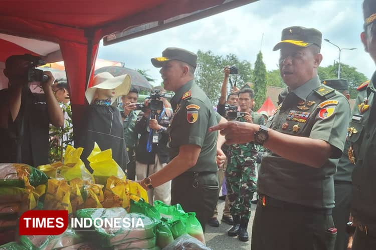 Bazar Murah Kodam V Brawijaya Hadir Membantu Warga Menyambut Lebaran