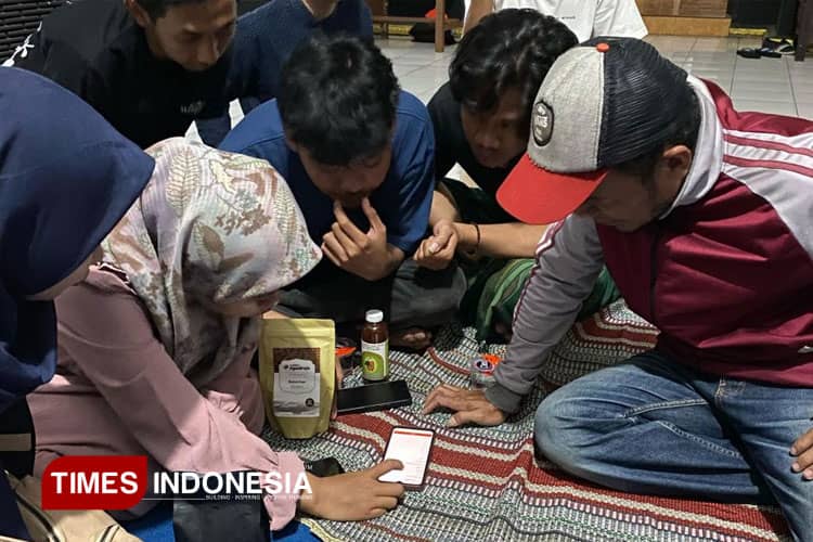 Mahasiswa Unisma Kenalkan Platform Shopee untuk UMKM Desa Ngadirejo Jabung