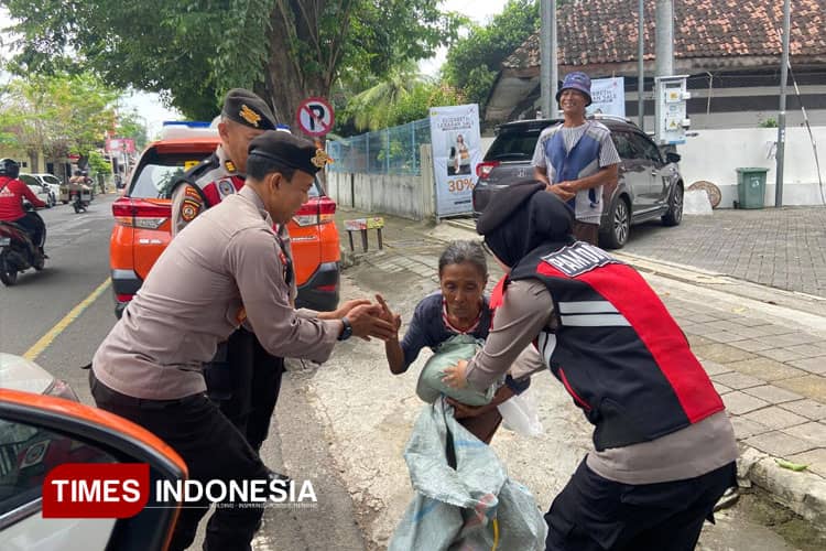Polresta Banyuwangi Peduli, Berbagi Dibulan Suci