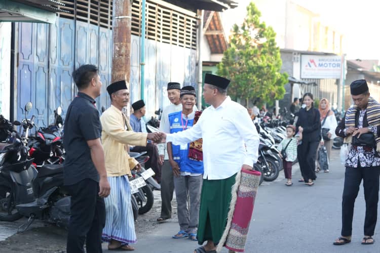 Bupati Sleman Harda Kiswaya Rayakan Idul Fitri 1446 H dengan Salat Id Bersama Warga