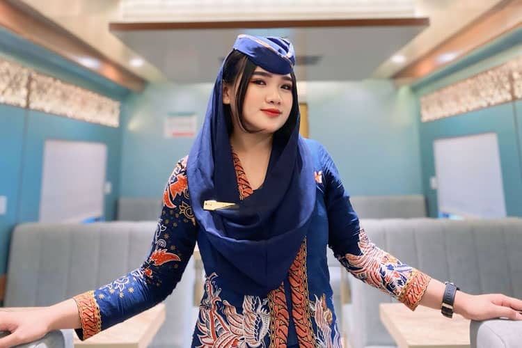 Upaya Tingkatkan Layanan Kereta Api, KAI Services Buka 1100 Lowongan Pramugara-Pramugari