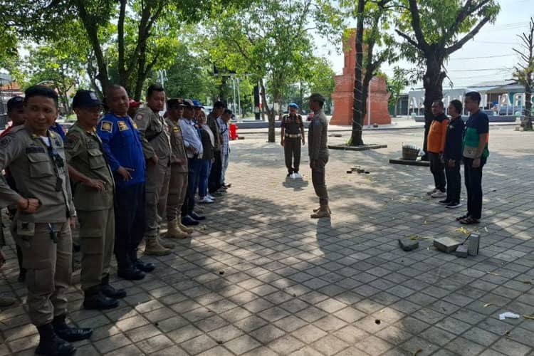 Pemkab Lakukan Penataan PKL di Kawasan Stadion Gelora Merdeka Kraksaan
