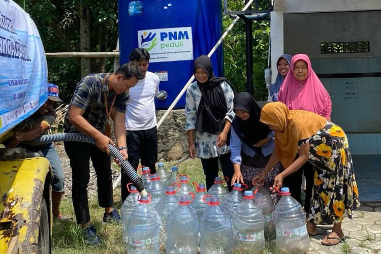 PNM Peduli Masa Depan Sehat, Salurkan Bantuan Sanitasi Layak dan Air Bersih