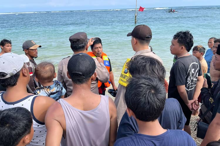 Rombongan Santri asal Mojokerto Terseret Ombak Pantai Balekambang, Tiga Korban Masih Hilang