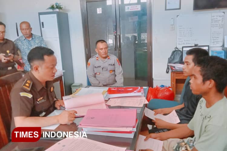 Polres Sumba Timur Serahkan Berkas Perkara Empat Tersangka Kasus Curnak ke Jaksa