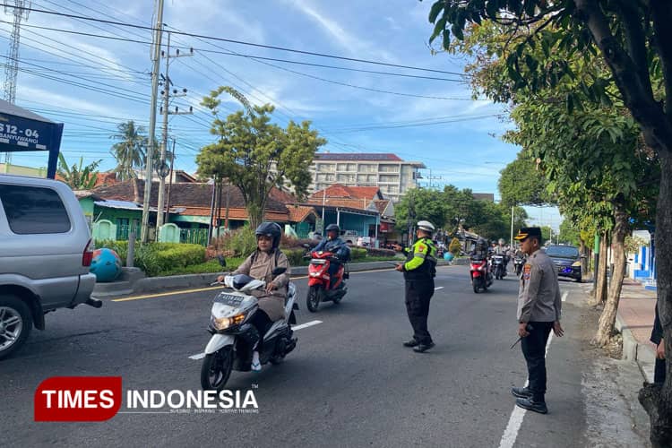 Lebih Dekat dengan Masyarakat, Polresta Banyuwangi Gelar Commander Wish Pagi yang Humanis