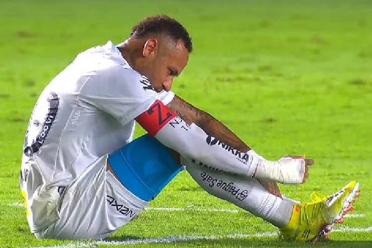 Cidera Kembali Hampiri Neymar, Tinggalkan Lapangan dengan Menangis