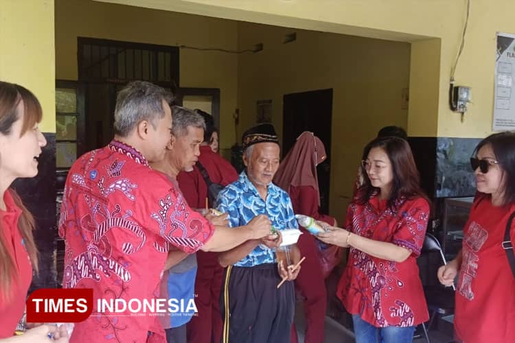 Berbagi dengan Lansia: Komunitas Tionghoa di Bondowoso Kampanyekan Kemanusiaan