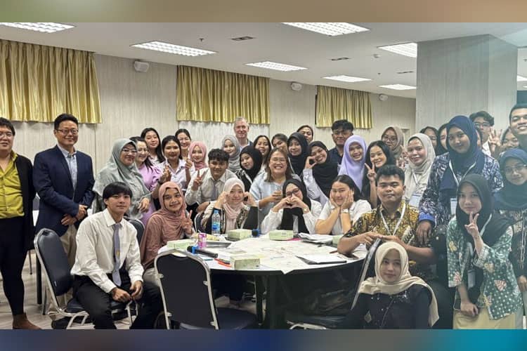 International Class Exchange KSM-T FK Unisma Malang Diskusi Tentang Sosial Media Bersama Mahasiswa TSU