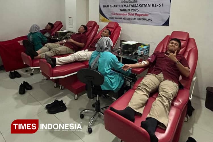 Petugas Rutan Pemalang Gelar Donor Darah Peringati HBP Ke -61