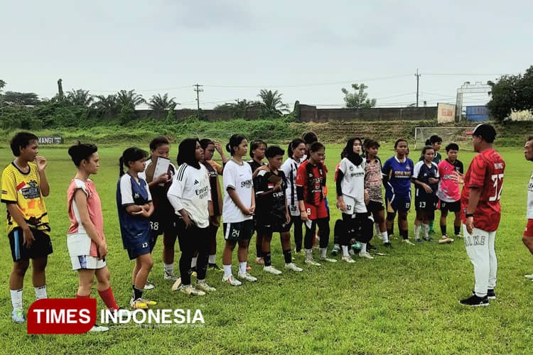 Sentuhan Coach Persewangi di Balik Ambisi Emas Porprov Sepak Bola Putri Banyuwangi