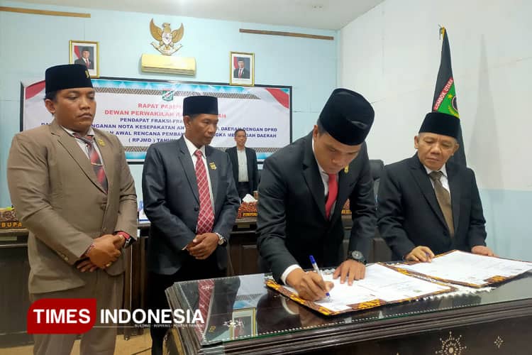 Ketua DPRD KLU Tandatangani Nota Kesepakatan Ranwal RPJMD KLU 2025-2029