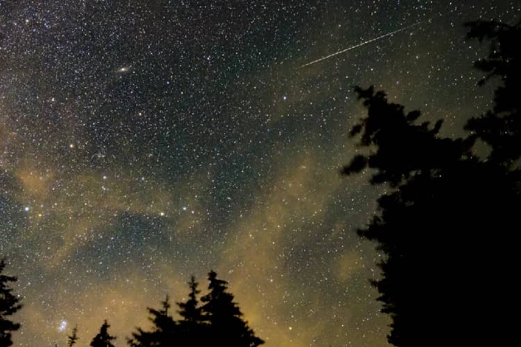 Hujan Meteor Lyrid Mencapai Puncaknya Malam Ini: Waktu Terbaik dan Cara Melihatnya