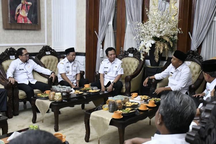 Pemkab Situbondo Studi Referensi ke  Bondowoso Soal Penyelenggaraan Pendidikan Tinggi Negeri