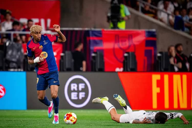 Flick Incar Treble Bersama Barcelona Usai Kalahkan Real Madrid di Final Copa del Rey