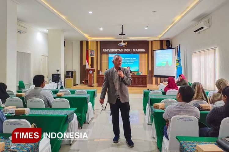 Alumni Sharing Session Membuka Wawasan untuk Mahasiswa UNIPMA Peserta Wisuda