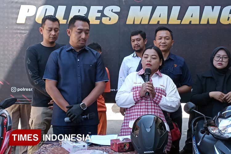 Sepeda Motor Berhasil Kembali, Ibu Kurir Yakult Korban Pencurian di Malang Menangis Haru