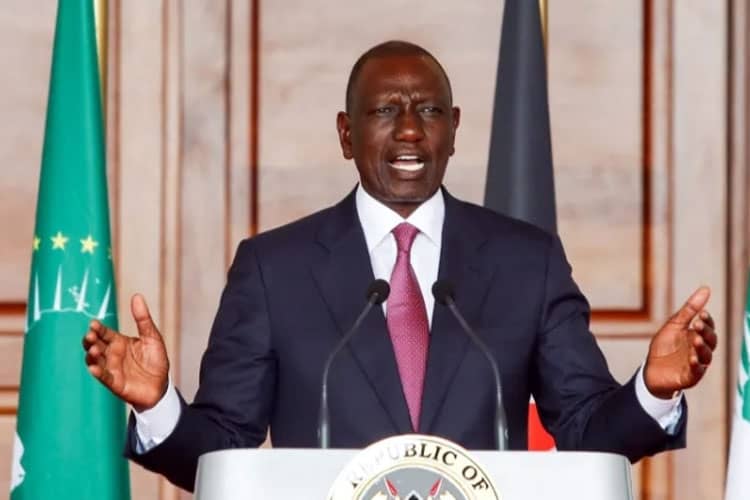 Presiden Kenya Dilempar Sepatu Saat Berpidato
