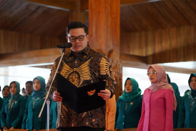 Bupati Kediri Kukuhkan Pengurus dan Kader PKK, Ini Yang Disampaikan Bupati