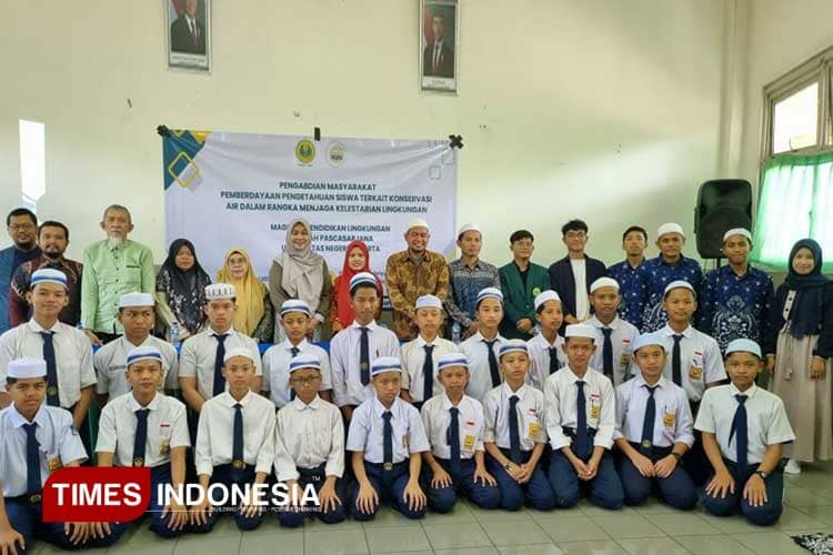 Dosen dan Mahasiswa S2 PL dan S3 PKLH UNJ Gelar Pengabdian Konservasi Air Untuk Siswa