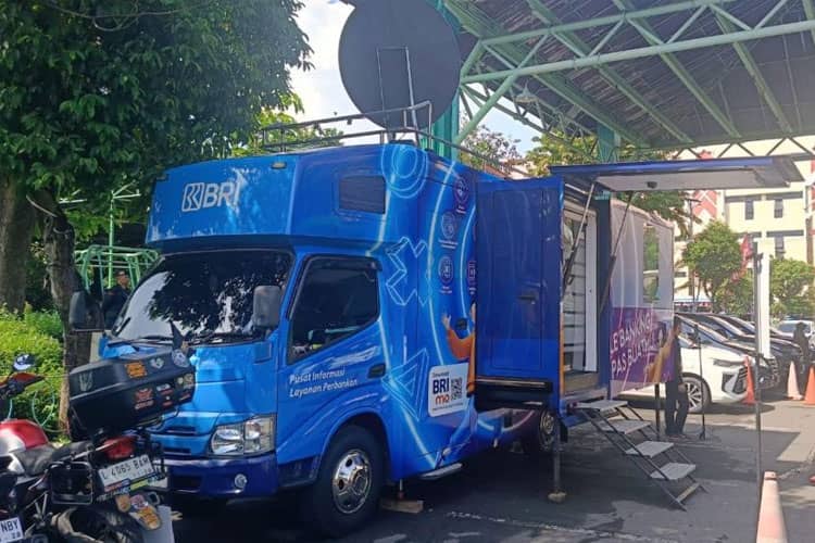 BRI RO Surabaya Sediakan E-Buzz untuk Transaksi Perbankan bagi Calon Jemaah Haji