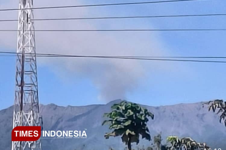Gunung Raung Bondowoso Kembali Erupsi, Kolom Asap Capai 600 Meter